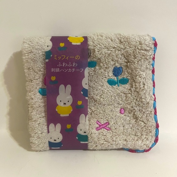 Miffy Face/Hand Towel - Picture 1 of 8